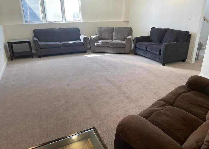 New Remodel 1,800sf With 8 Beds Holiday home