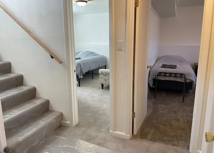 New Remodel 1,800sf With 8 Beds Holiday home