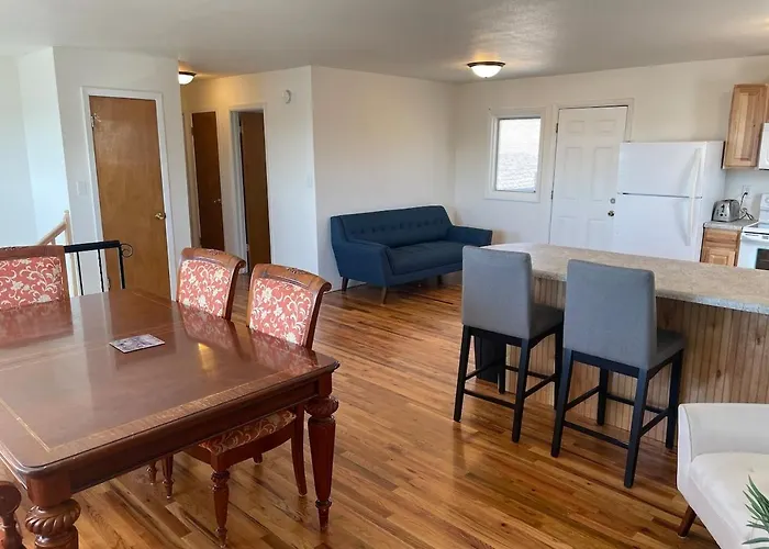New Remodel 1,800sf With 8 Beds
